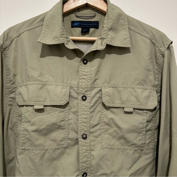 Eastern Mountain Sports‎ Mens Shirt S Olive Green Long Sleeve Button up Vented - Picture 2 of 10
